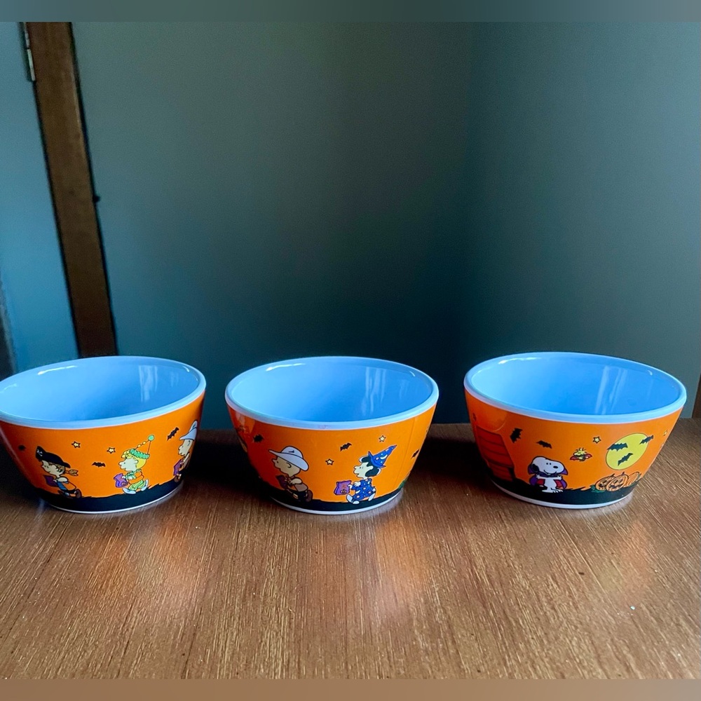 Peanuts Gang Snoopy Charlie Brown Halloween Costumes 4 Candy Dip Dessert Bowls